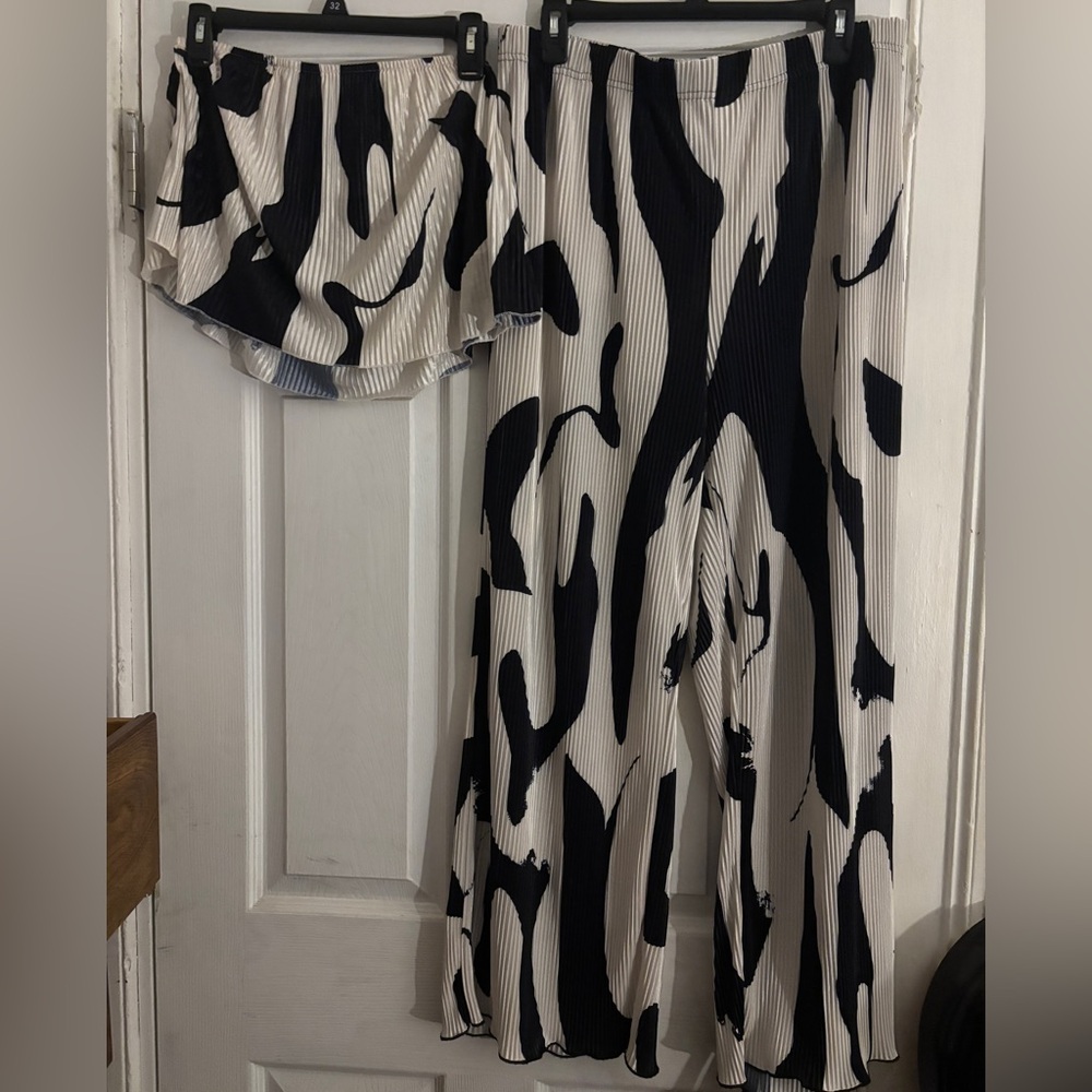 Stylish Black and White Women's 2 Piece Jumpsuit
